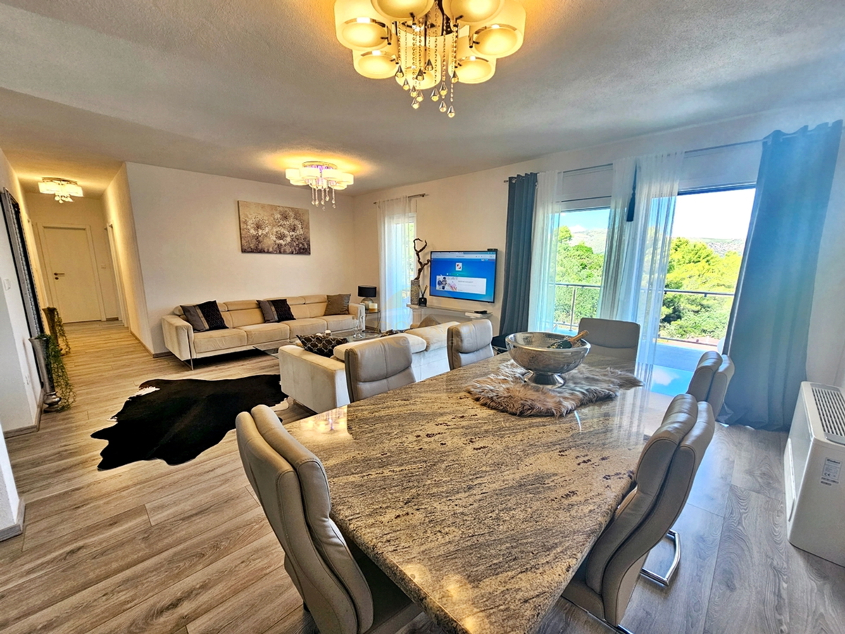 Casa di lusso a Čiovo - Mastrinka con 3 appartamenti e vista aperta sul mare